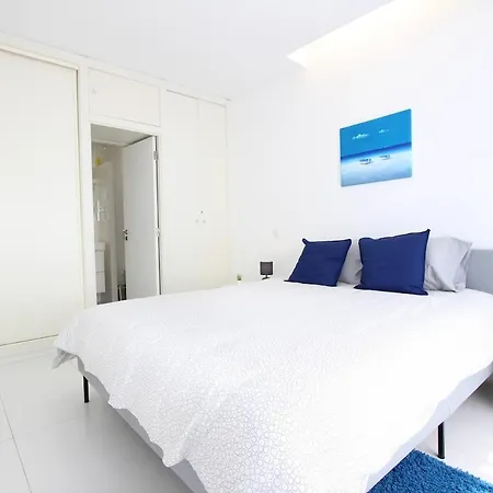 Behappy 2 Minutes From The Super Modern *