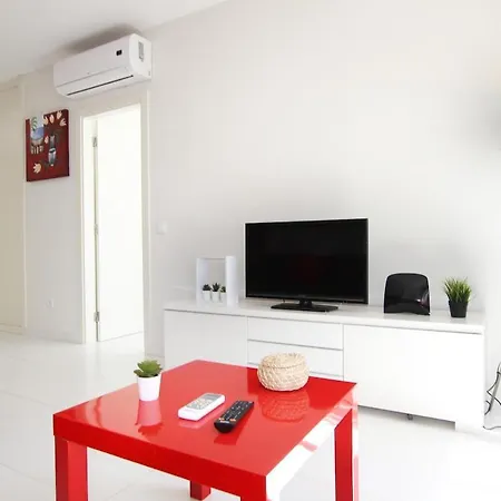 Behappy 2 Minutes From The Super Modern